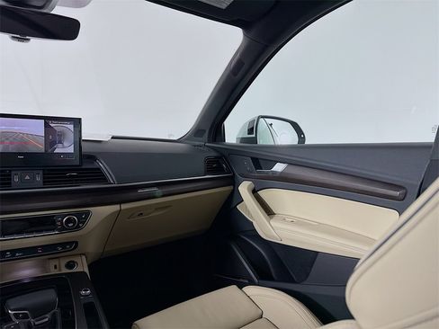 Used 2024 Audi Q5 e Premium Plus image 25