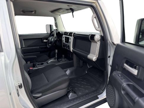 Used 2007 Toyota FJ Cruiser 4WD image 16