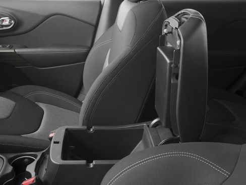 Used 2017 Jeep Cherokee Sport FWD image 9