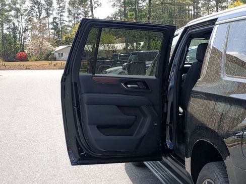 New 2026 GMC Yukon XL Denali w/ Sun & Power Step Package AWD/4WD image 36