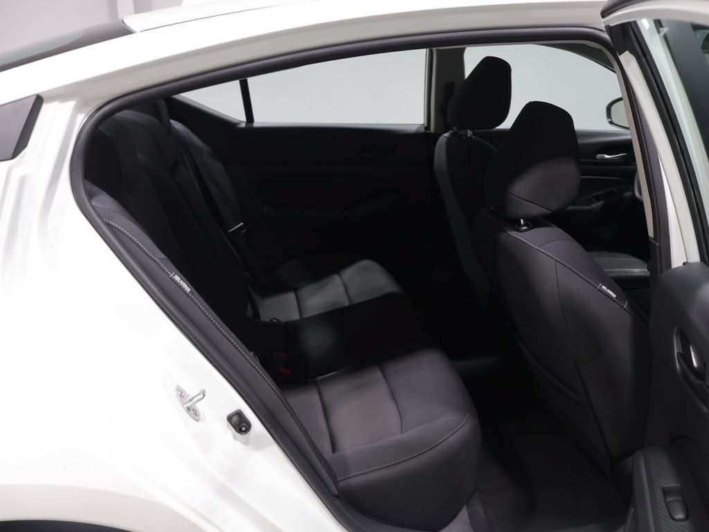 Used 2025 Nissan Altima 2.5 SV AWD/4WD image 19