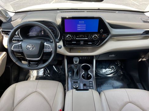 Used 2023 Toyota Highlander Limited AWD/4WD image 23