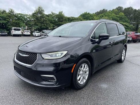 Used 2022 Chrysler Pacifica Touring-L FWD image 7
