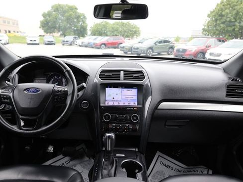 Used 2019 Ford Explorer XLT w/ Equipment Group 202A AWD/4WD image 14