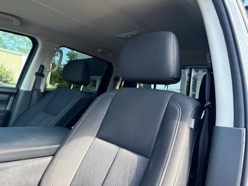 Used 2017 Nissan Titan SV AWD/4WD image 13