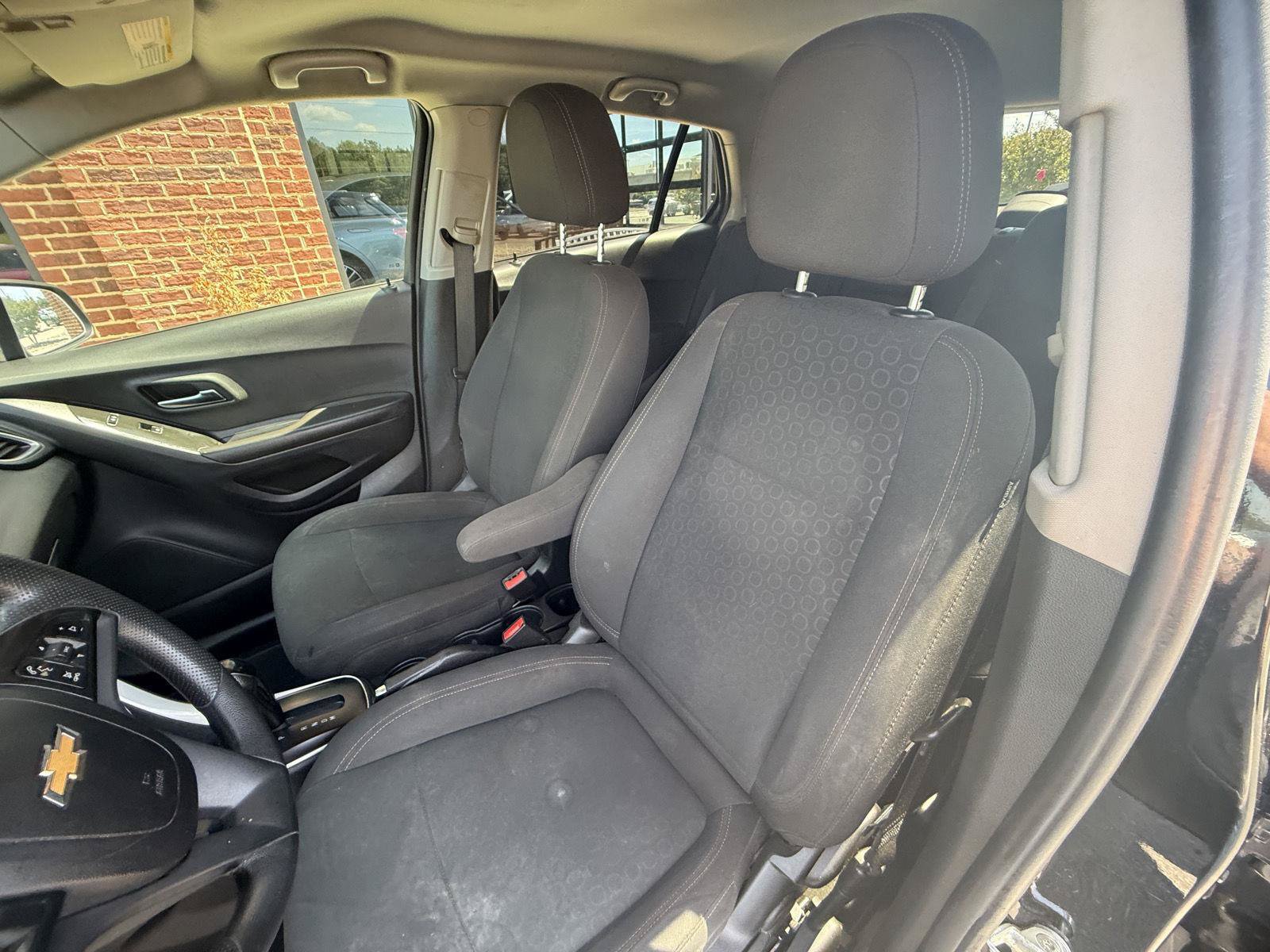 Used 2021 Chevrolet Trax LS w/ Tint and Cruise Package FWD image 14