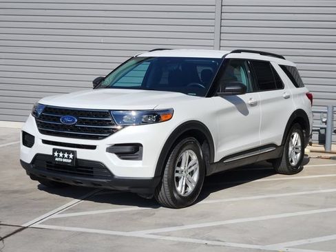 Used 2022 Ford Explorer XLT RWD image 4