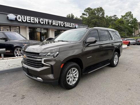 Used 2021 Chevrolet Tahoe LT w/ Rear Media and Nav Package AWD/4WD image 3