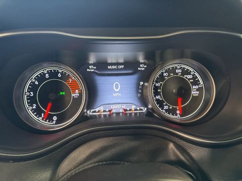 Used 2019 Jeep Cherokee Limited w/ Technology Group image 24