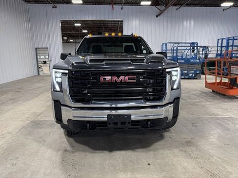 Used 2024 GMC Sierra 2500 Pro image 2