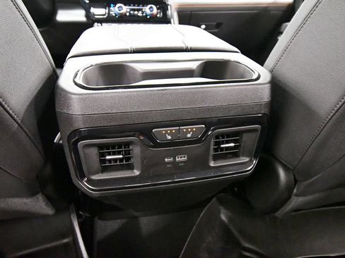 Used 2024 GMC Sierra 1500 AT4 w/ Technology Package AWD/4WD image 17