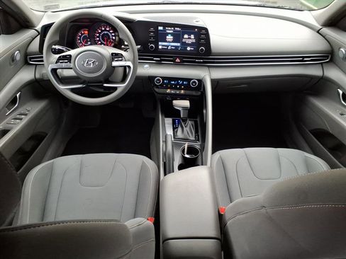 Certified 2022 Hyundai Elantra SEL w/ Preferred Accessory Package image 12