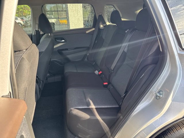 Used 2023 Nissan Rogue SV AWD/4WD image 17