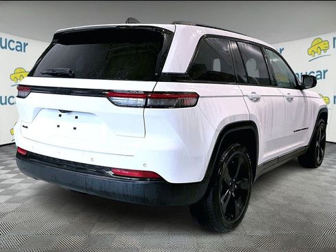 Used 2023 Jeep Grand Cherokee Altitude image 8