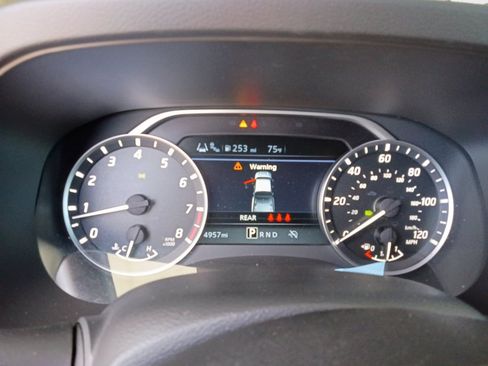 Used 2025 Nissan Frontier SV w/ SV Convenience Package RWD image 11