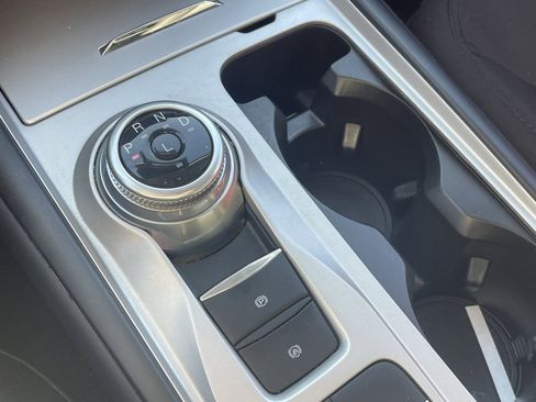 Used 2022 Ford Explorer XLT image 5