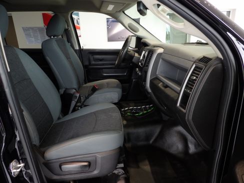 Used 2020 RAM 1500 4x4 Crew Cab Classic image 24