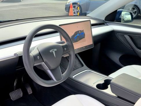 Used 2023 Tesla Model Y Long Range AWD/4WD image 15