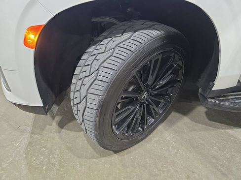 Used 2022 Cadillac Escalade Luxury AWD/4WD image 33