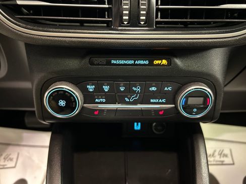 Used 2020 Ford Escape SE image 17