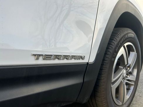 Used 2021 GMC Terrain SLT image 32