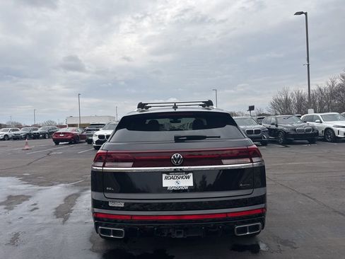 Used 2024 Volkswagen Atlas Cross Sport SEL R-Line image 4