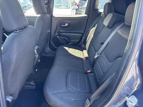 Used 2022 Jeep Renegade Latitude w/ Convenience Group AWD/4WD image 12