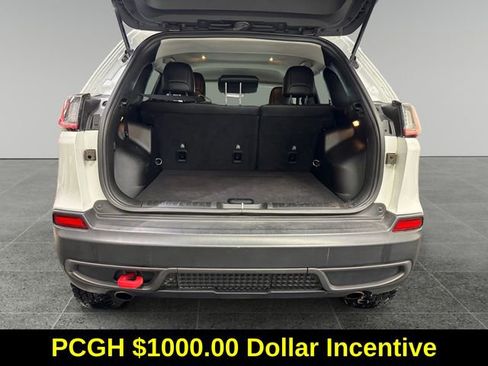Used 2022 Jeep Cherokee Trailhawk image 13