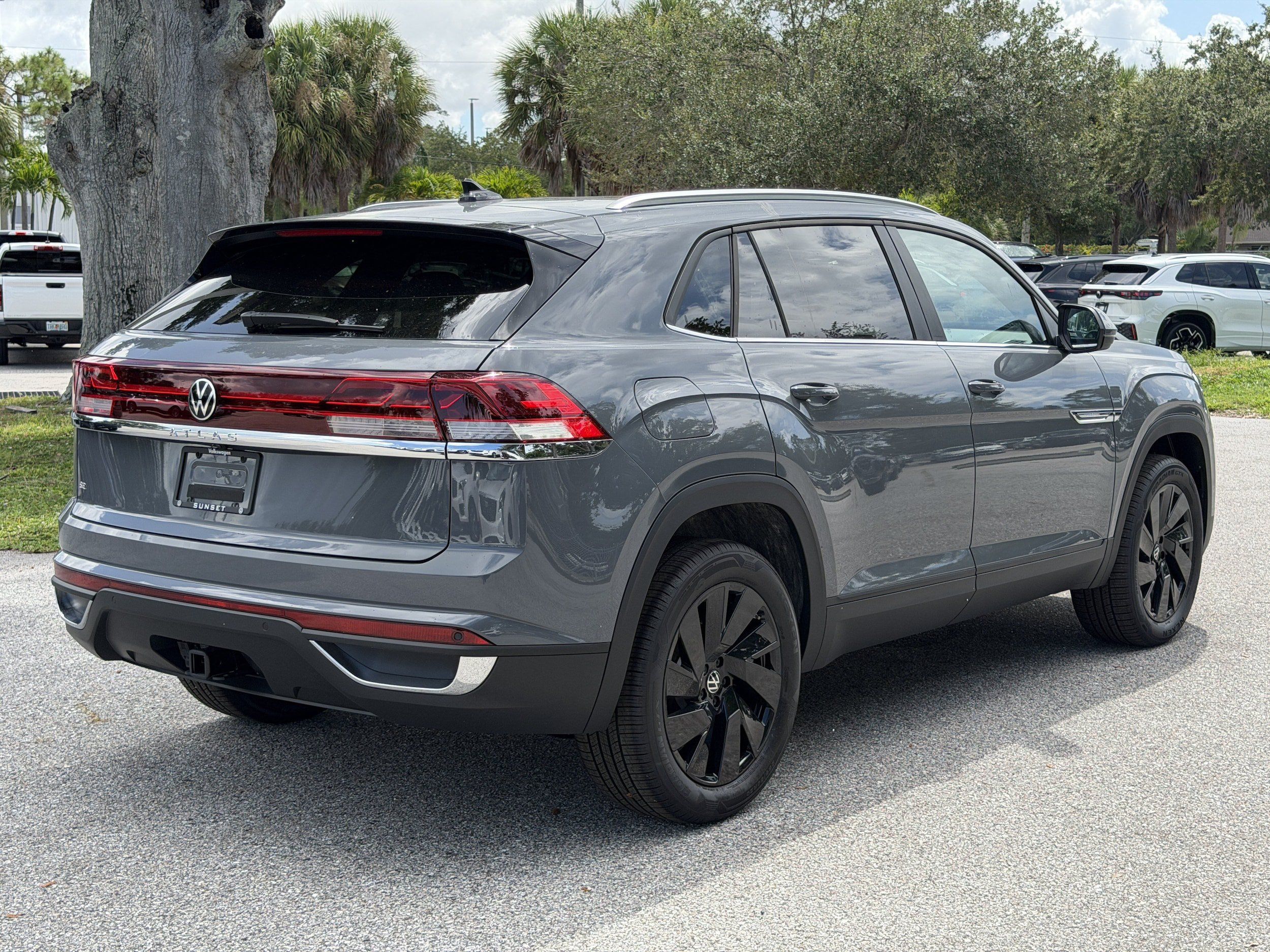 New 2026 Volkswagen Atlas Cross Sport SE FWD image 7