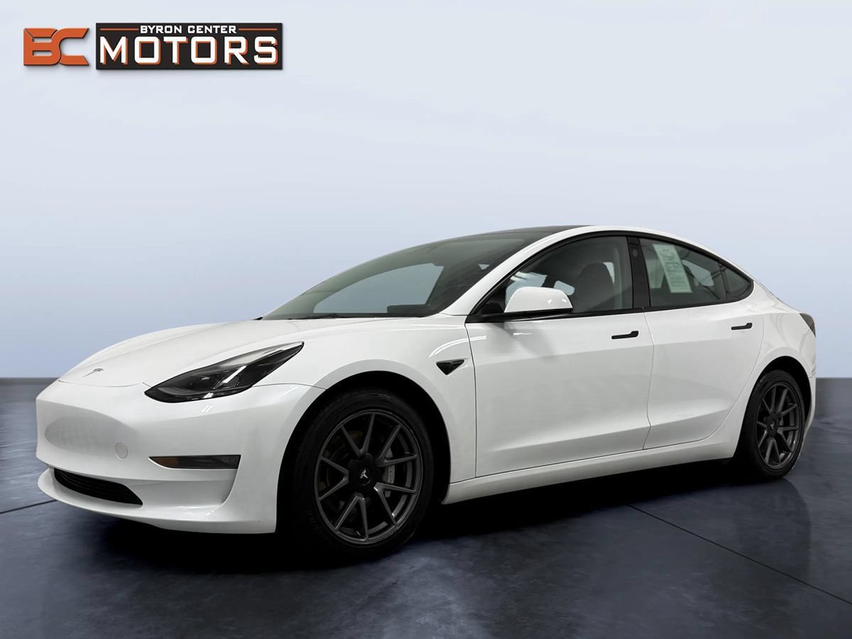 Used 2023 Tesla Model 3 Standard Range RWD image 2