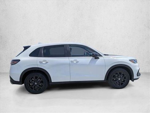 Used 2023 Honda HR-V Sport image 4