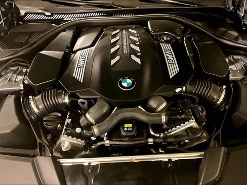 Used 2023 BMW M550i xDrive w/ Dynamic Handling Package image 28