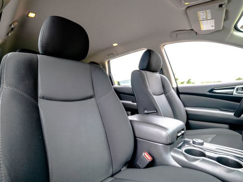 Used 2020 Nissan Pathfinder S AWD/4WD image 17