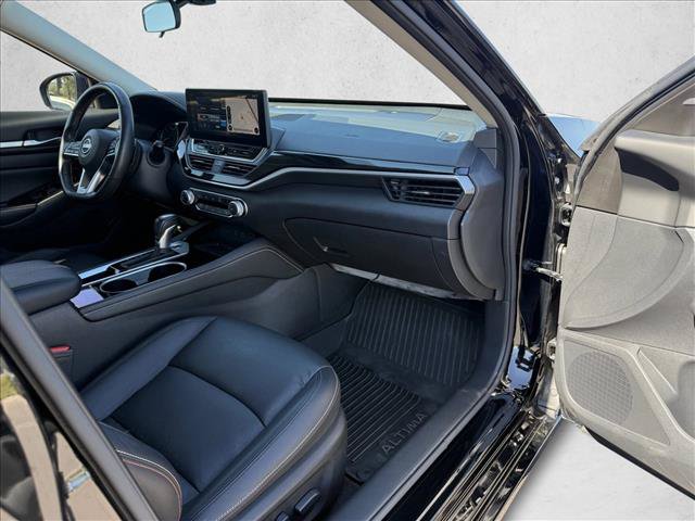 Used 2024 Nissan Altima 2.5 SR w/ SR Premium Package FWD image 12