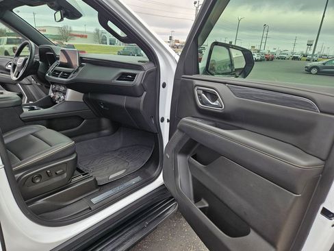 Used 2023 GMC Yukon XL SLT AWD/4WD image 29