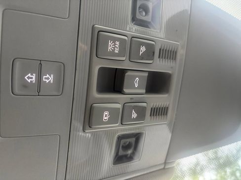 Used 2021 Volkswagen Tiguan SEL AWD/4WD image 48