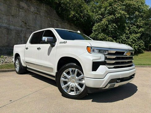 Used 2025 Chevrolet Silverado 1500 High Country w/ High Country Premium Package AWD/4WD image 1