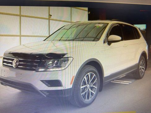 Used 2020 Volkswagen Tiguan SEL image 1
