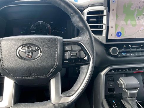Used 2025 Toyota Sequoia Platinum AWD/4WD image 18