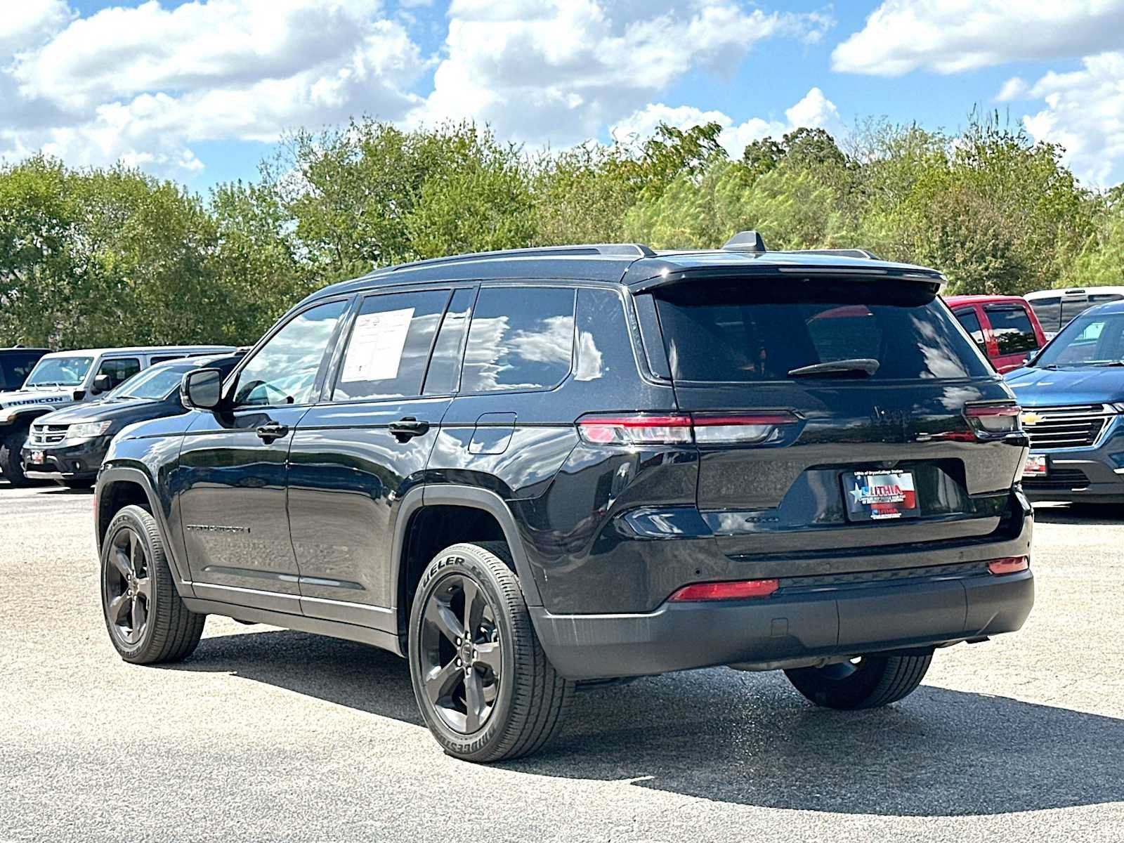 Used 2023 Jeep Grand Cherokee L Laredo AWD/4WD image 13
