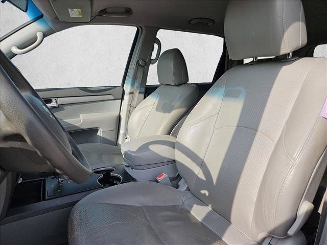 Used 2009 Kia Borrego LX w/ Convenience Pkg RWD image 13