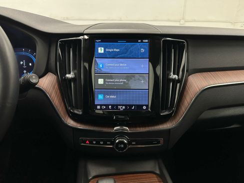 Used 2023 Volvo XC60 B5 Plus image 29