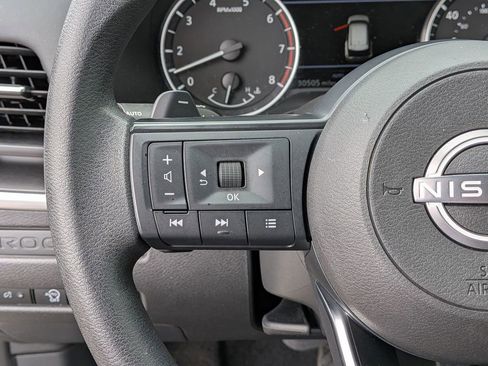 Used 2023 Nissan Rogue S AWD/4WD image 18