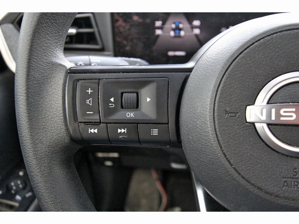 Used 2025 Nissan Kicks SV FWD image 11