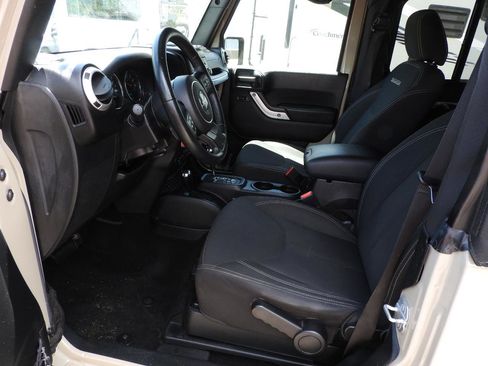 Used 2018 Jeep Wrangler Sahara w/ Connectivity Group AWD/4WD image 7