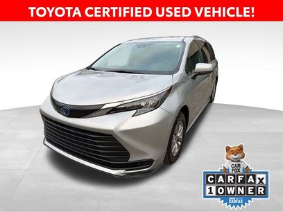 Certified 2025 Toyota Sienna LE