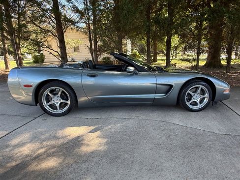 Used 2004 Chevrolet Corvette Convertible w/ Preferred Equipment Group image 37