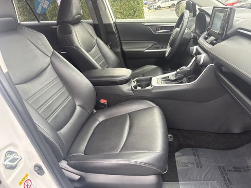 Used 2019 Toyota RAV4 XLE Premium w/ All Weather Liner Package image 16