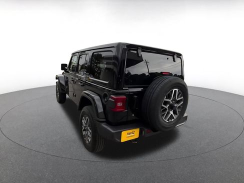 Used 2025 Jeep Wrangler Unlimited Sahara AWD/4WD image 11