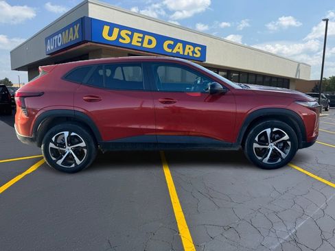 Used 2024 Chevrolet Trax RS w/ Sunroof Package image 2